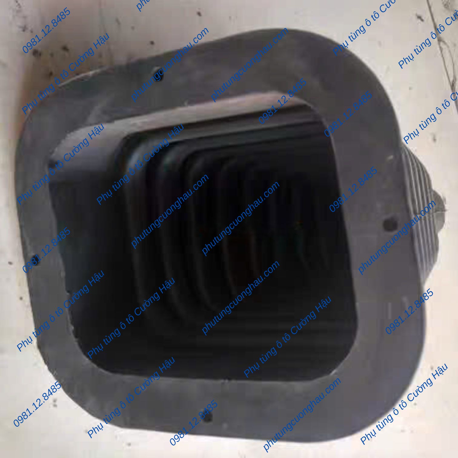Thumbnail Chụp bụi cần số xe tải CNHTC HOHAN